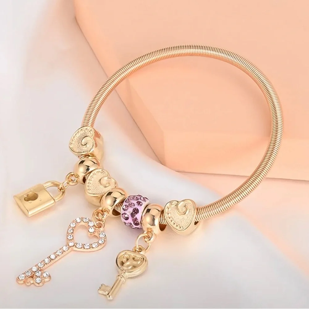 ✨ Lock & Key Charm Bracelet - Picture 3 of 5